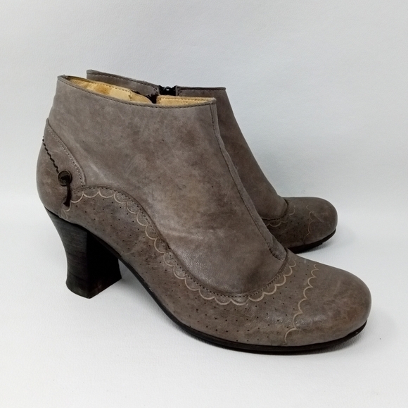 GOLD BUTTON Gray Leather Wingtip detail Heeled Boots, Women's Size EU 37 - Picture 2 of 12